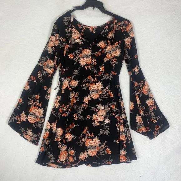 Forever 21 Floral Skater Dress Women's Small Black Long Bell Sleeve Fit & Flare - Picture 3 of 11